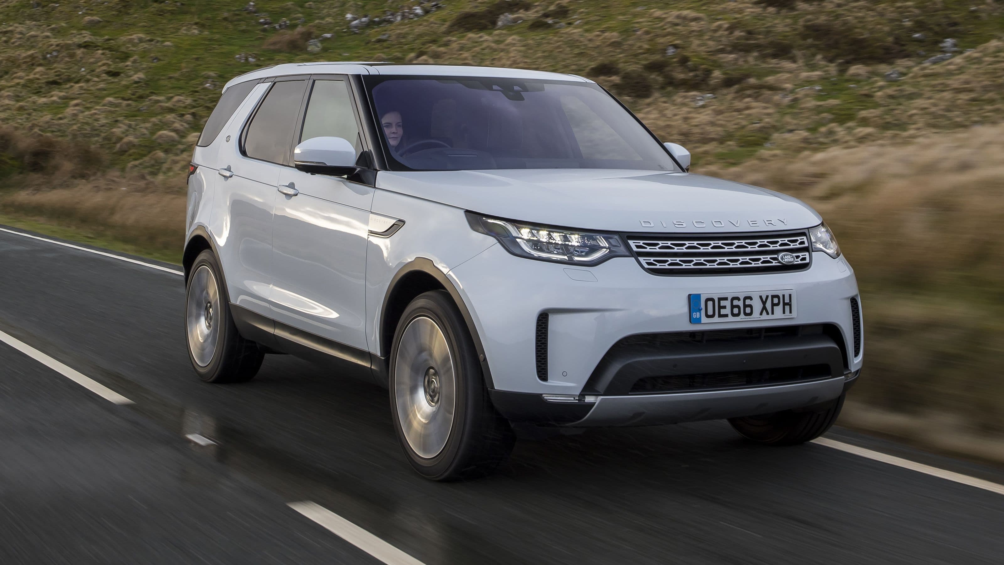 Land Rover Discovery review image