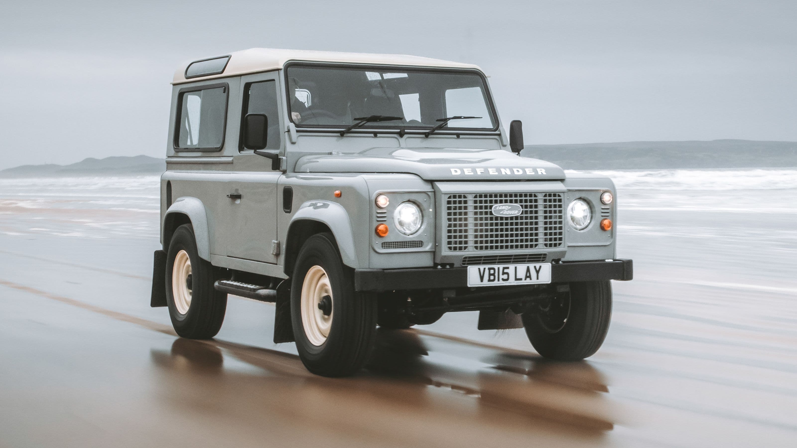 Land Rover Defender review image