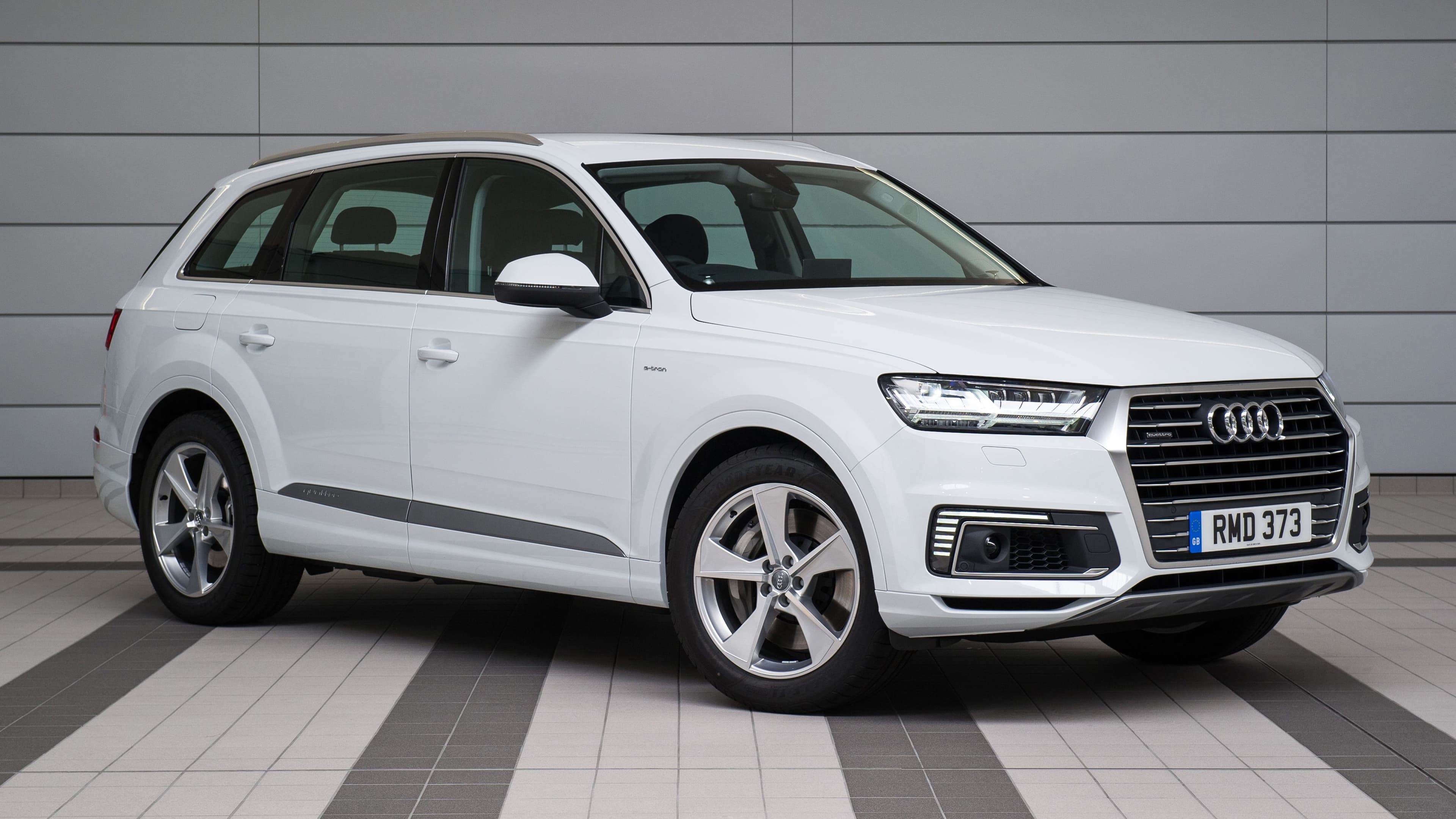 Audi Q7 review image